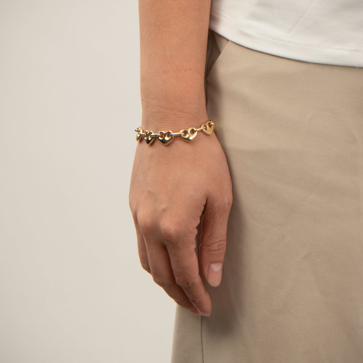 DETAIL233270
