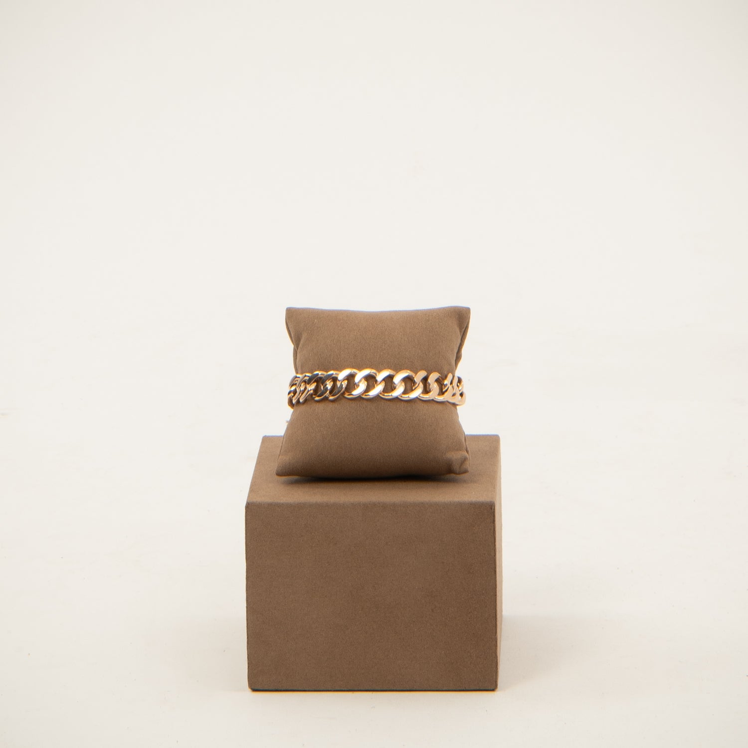 DETAIL235881