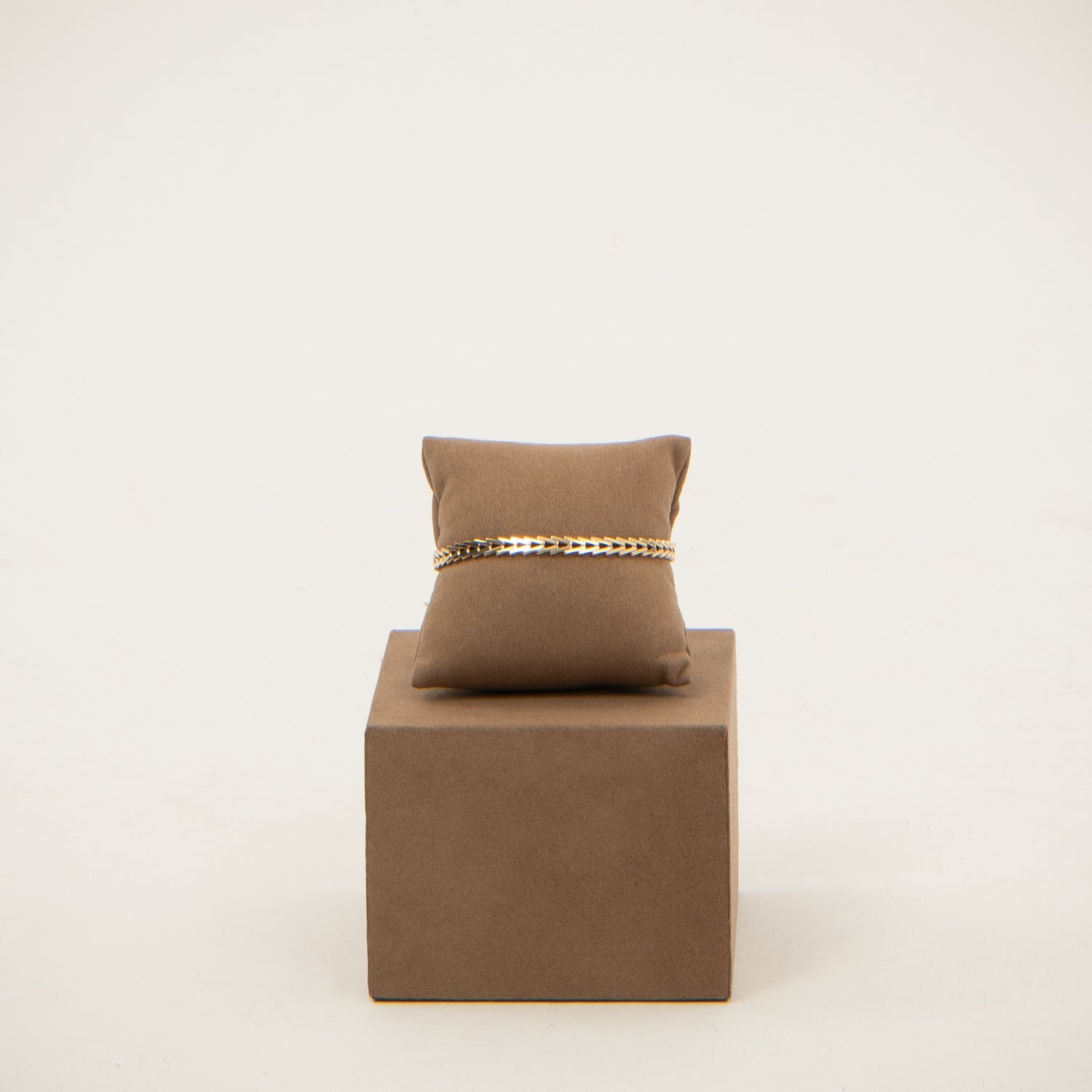 DETAIL235876