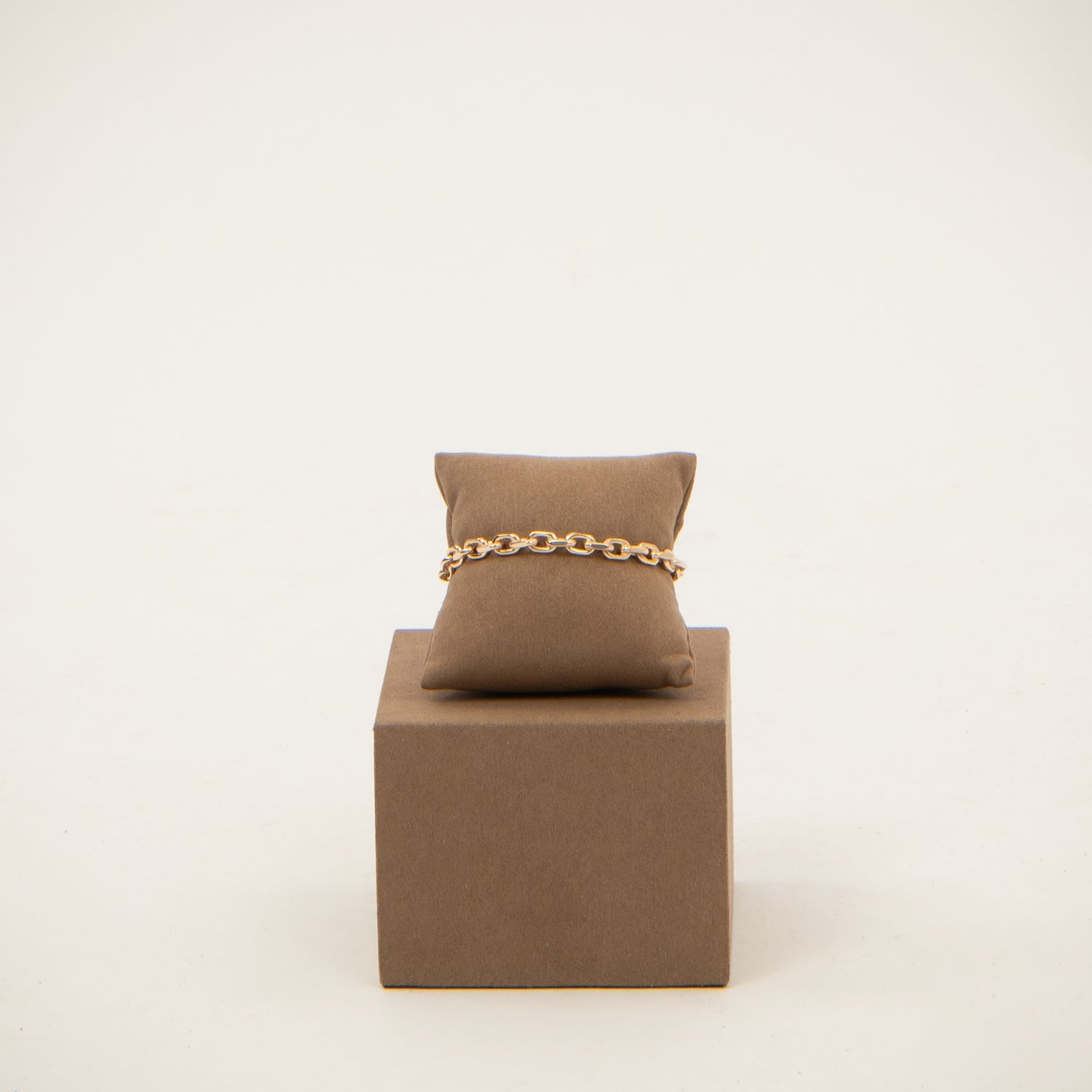 DETAIL235940