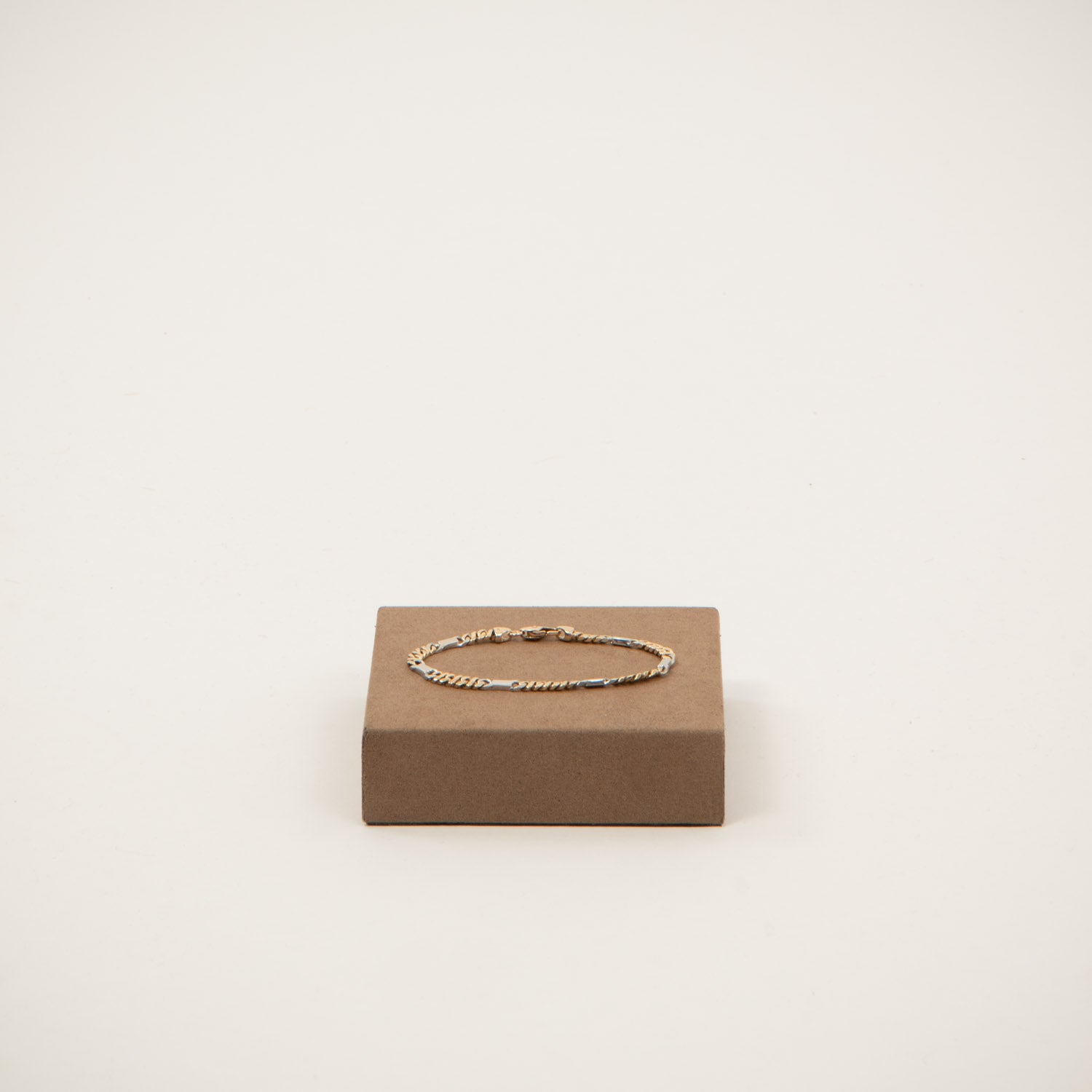 DETAIL223943