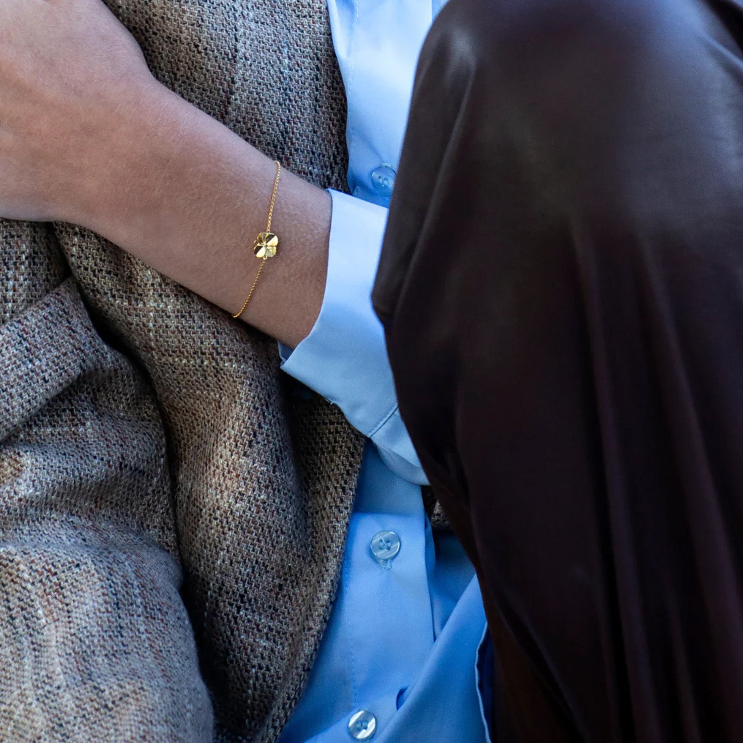 DETAIL233298