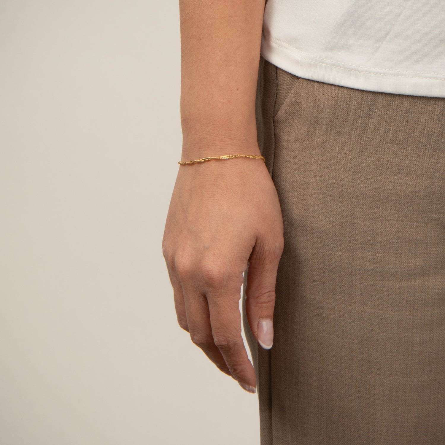 DETAIL233823