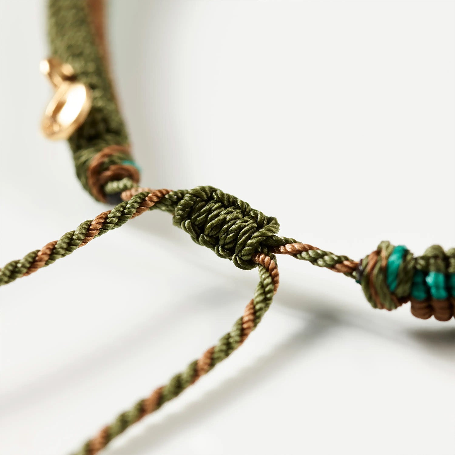 DETAIL235052