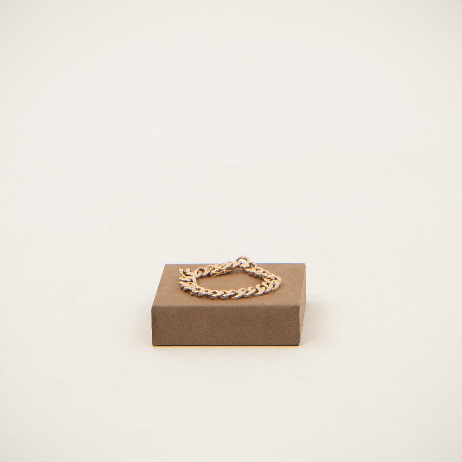 DETAIL235882