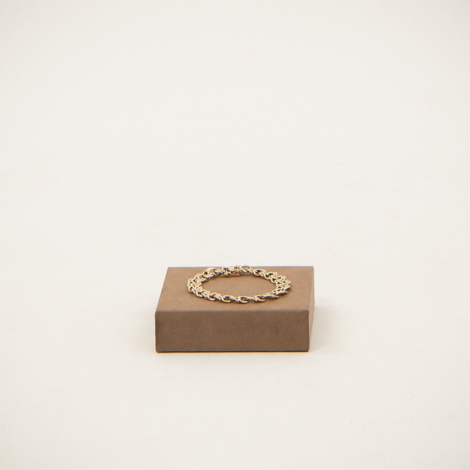 DETAIL235874