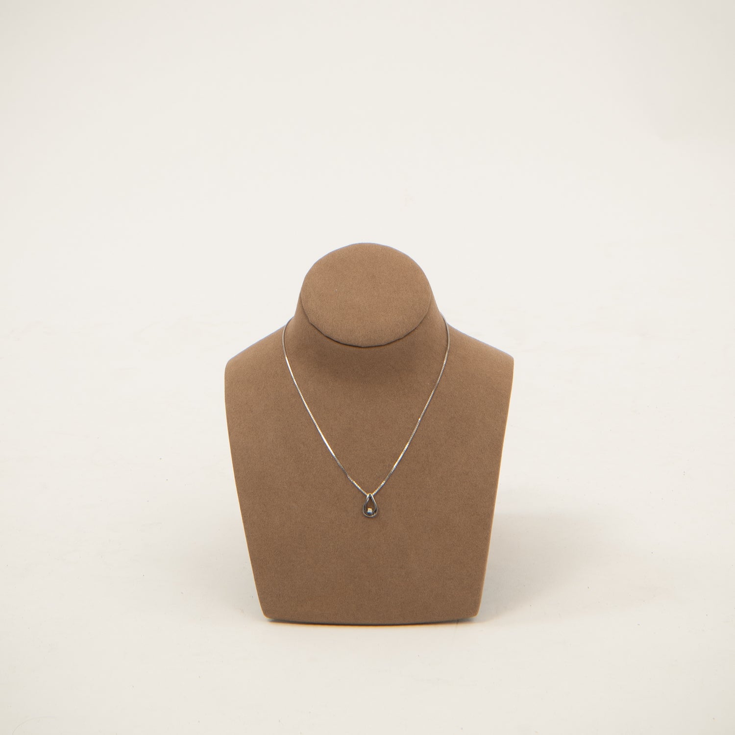 DETAIL235879