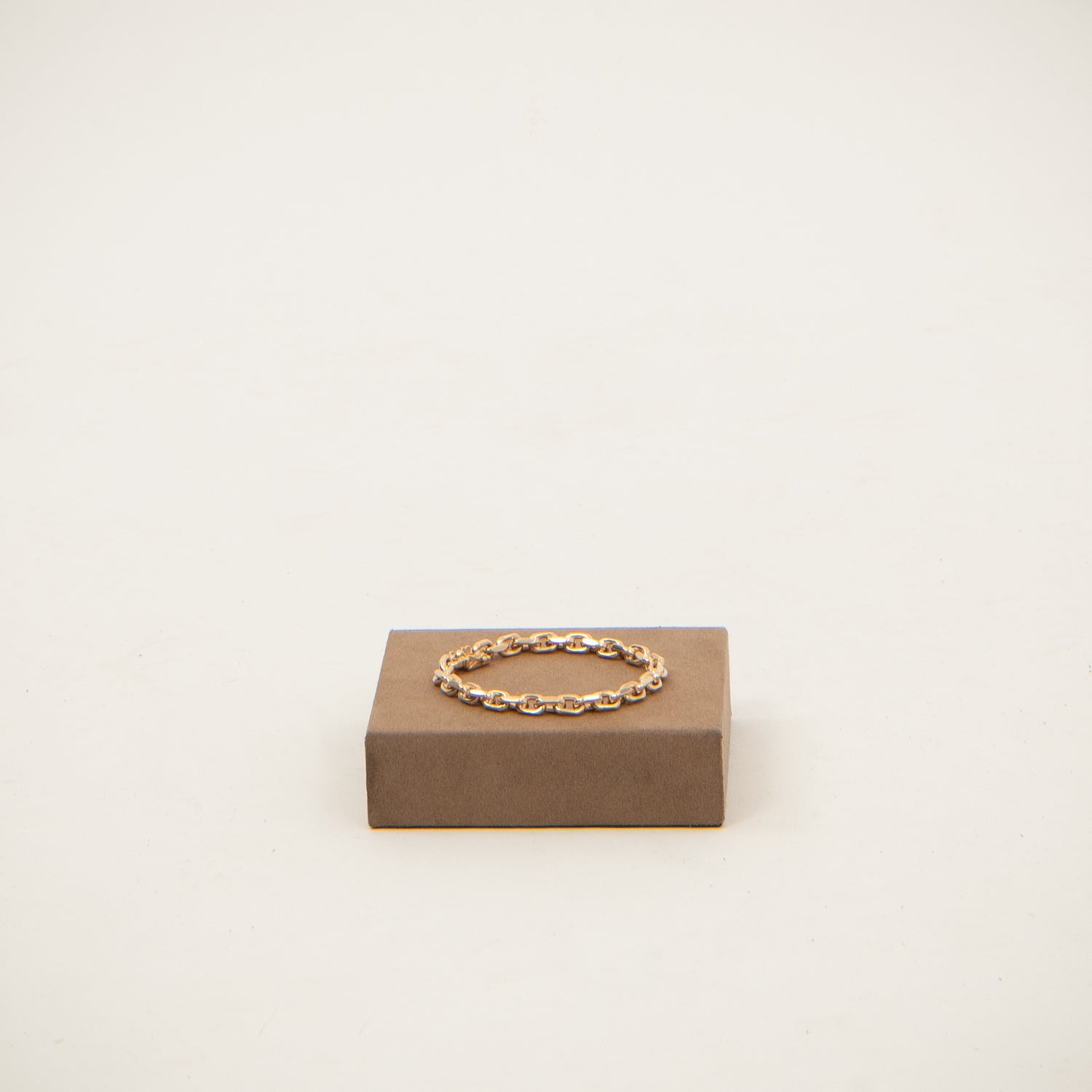 DETAIL235942