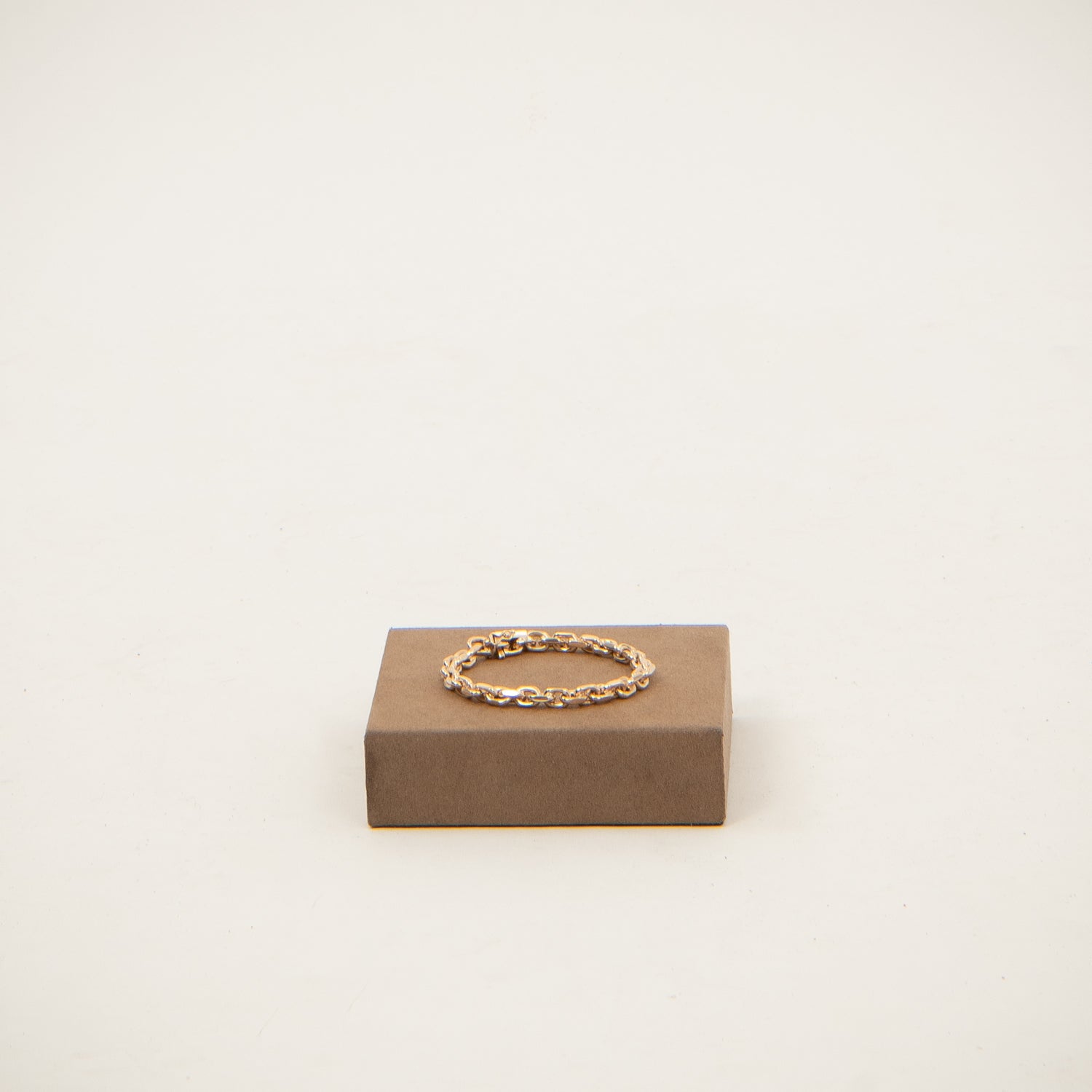 DETAIL235948