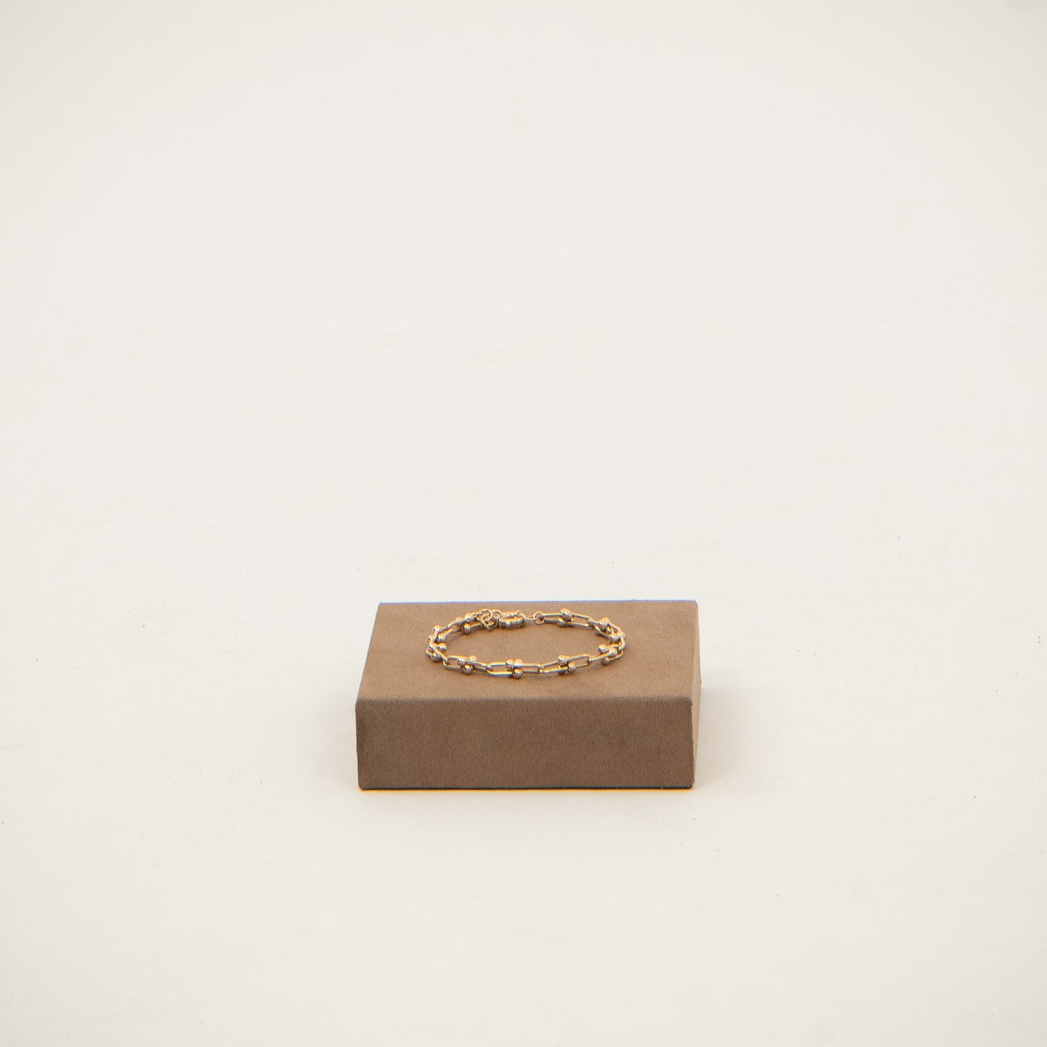 DETAIL235923