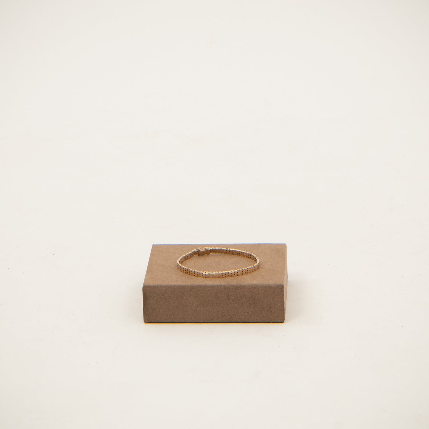 DETAIL235951