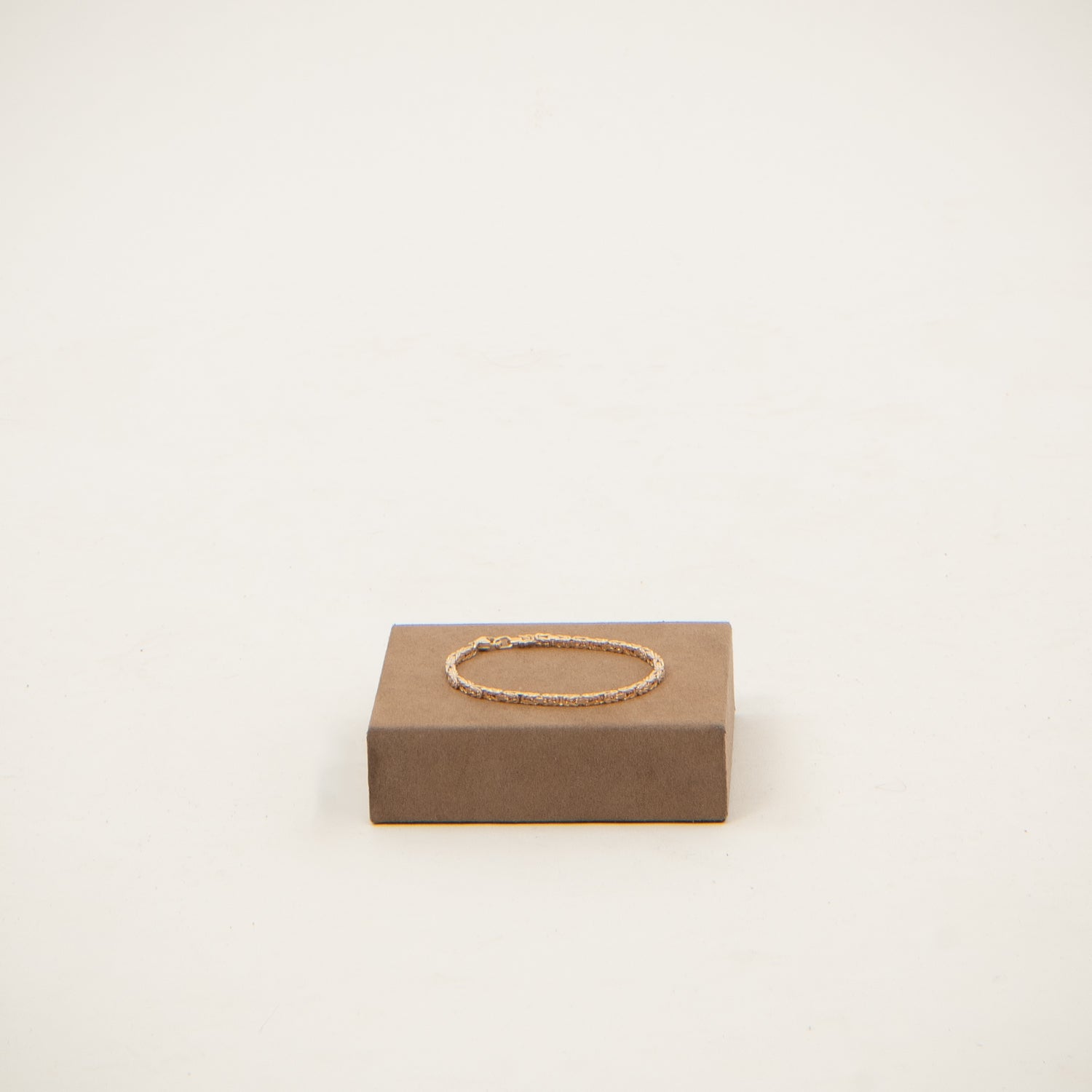 DETAIL235936