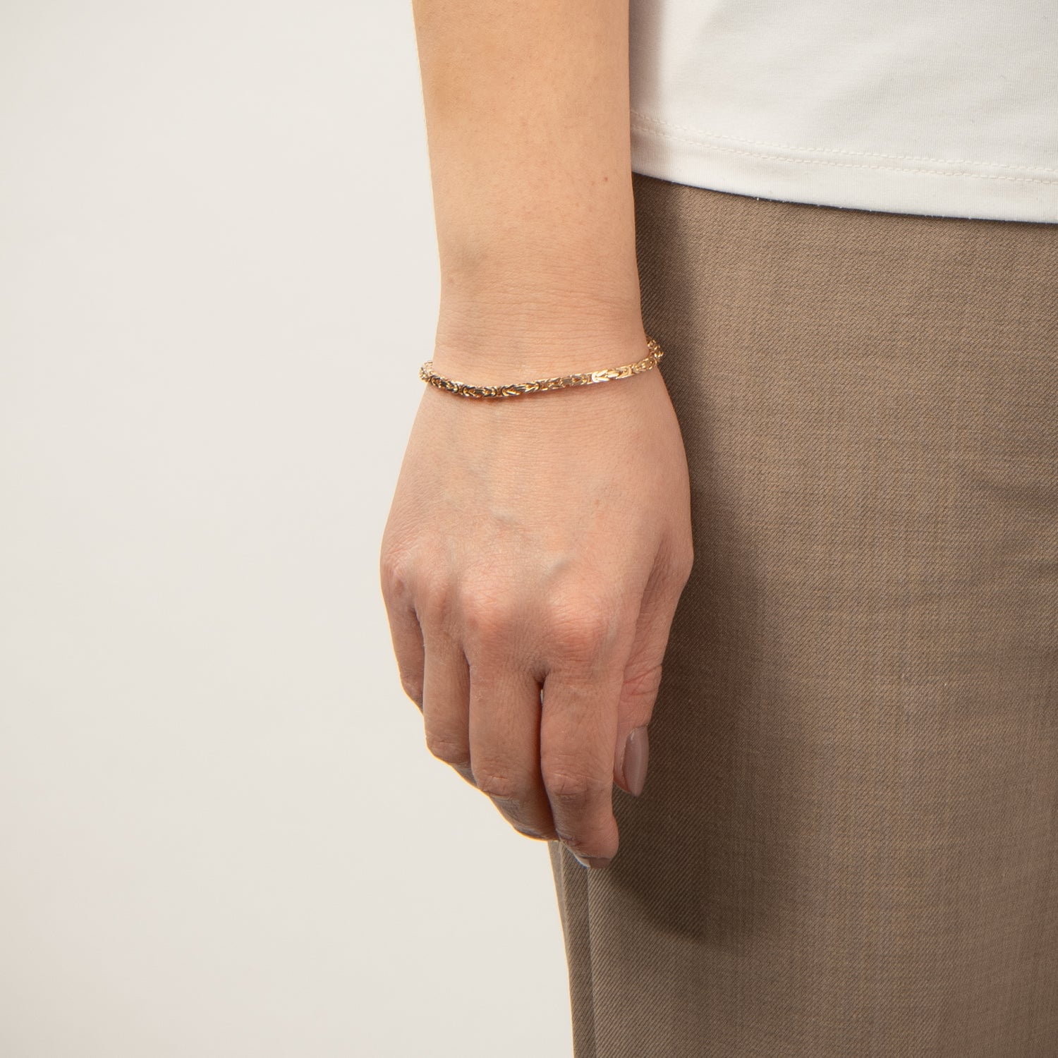 DETAIL235935
