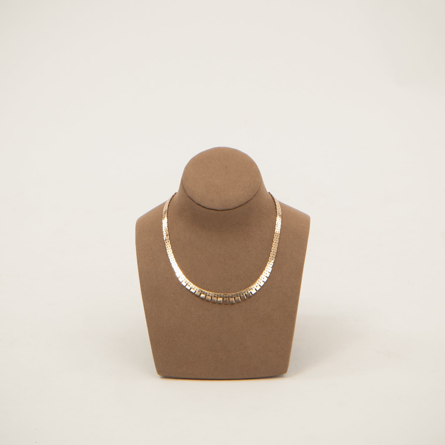 DETAIL235842
