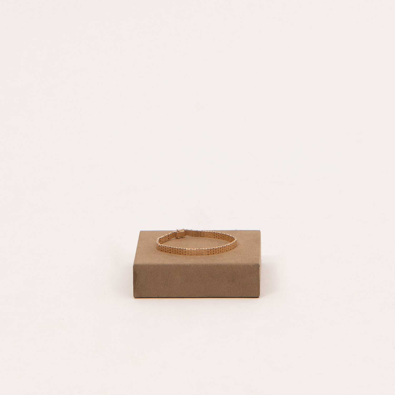 DETAIL240764