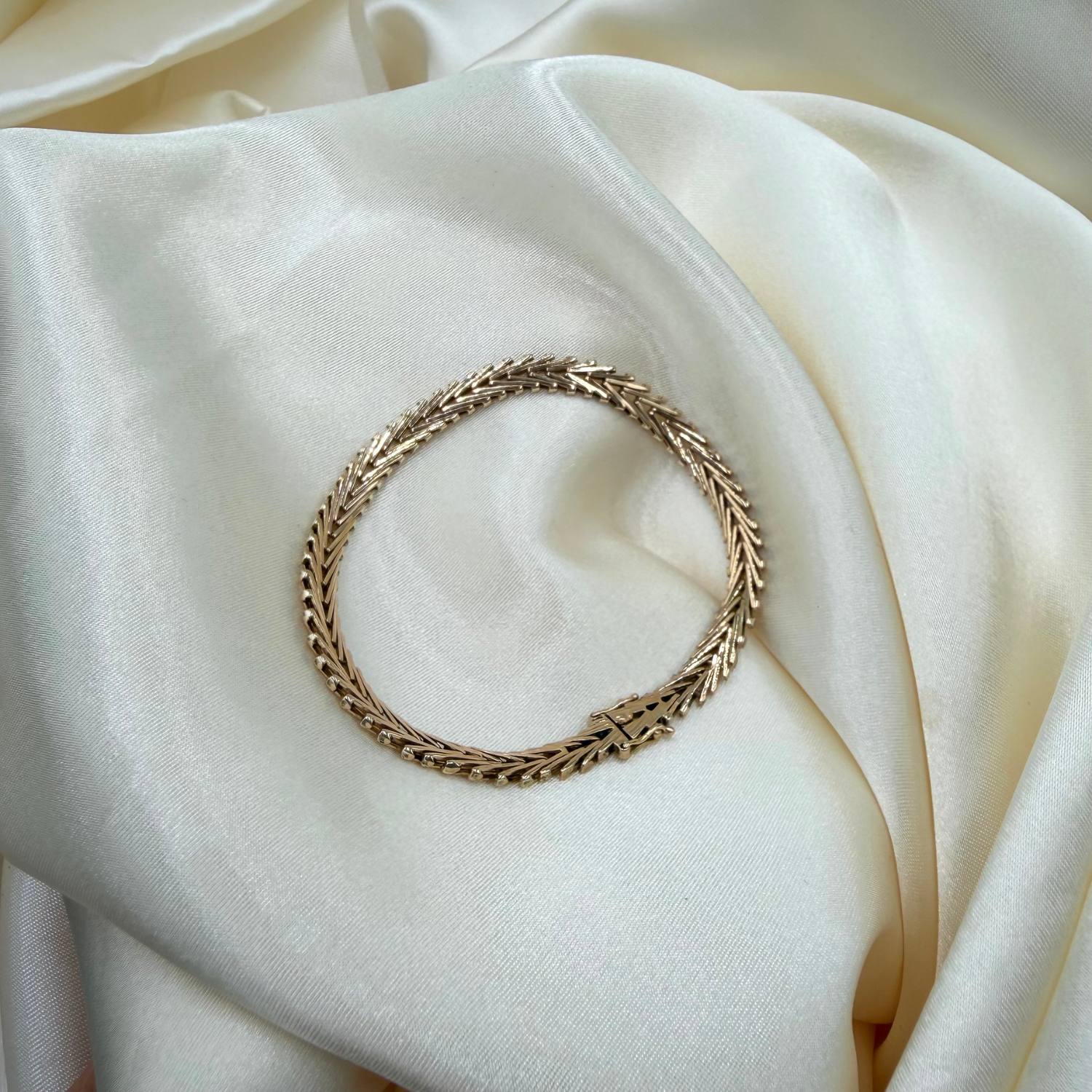 DETAIL240800