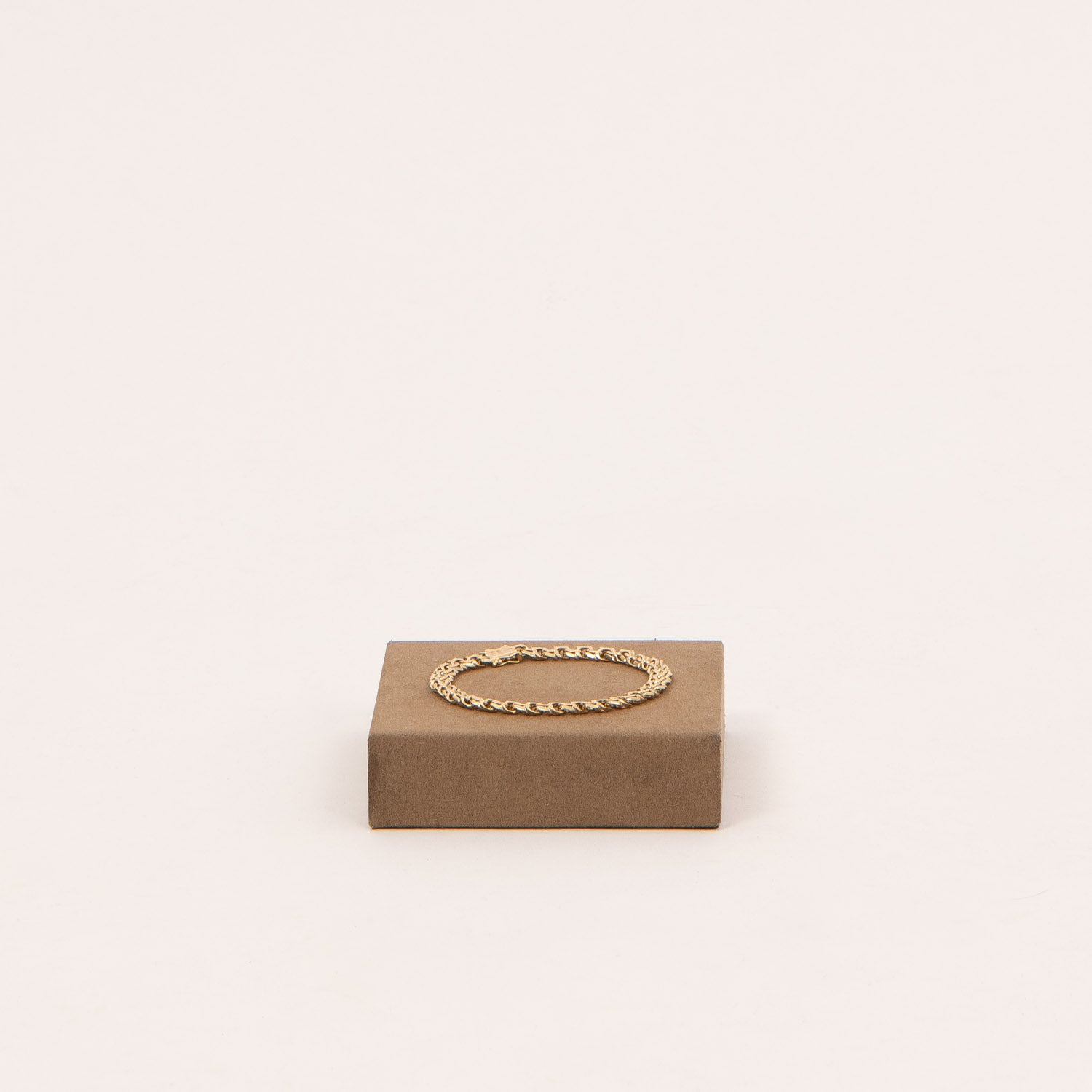 DETAIL240783