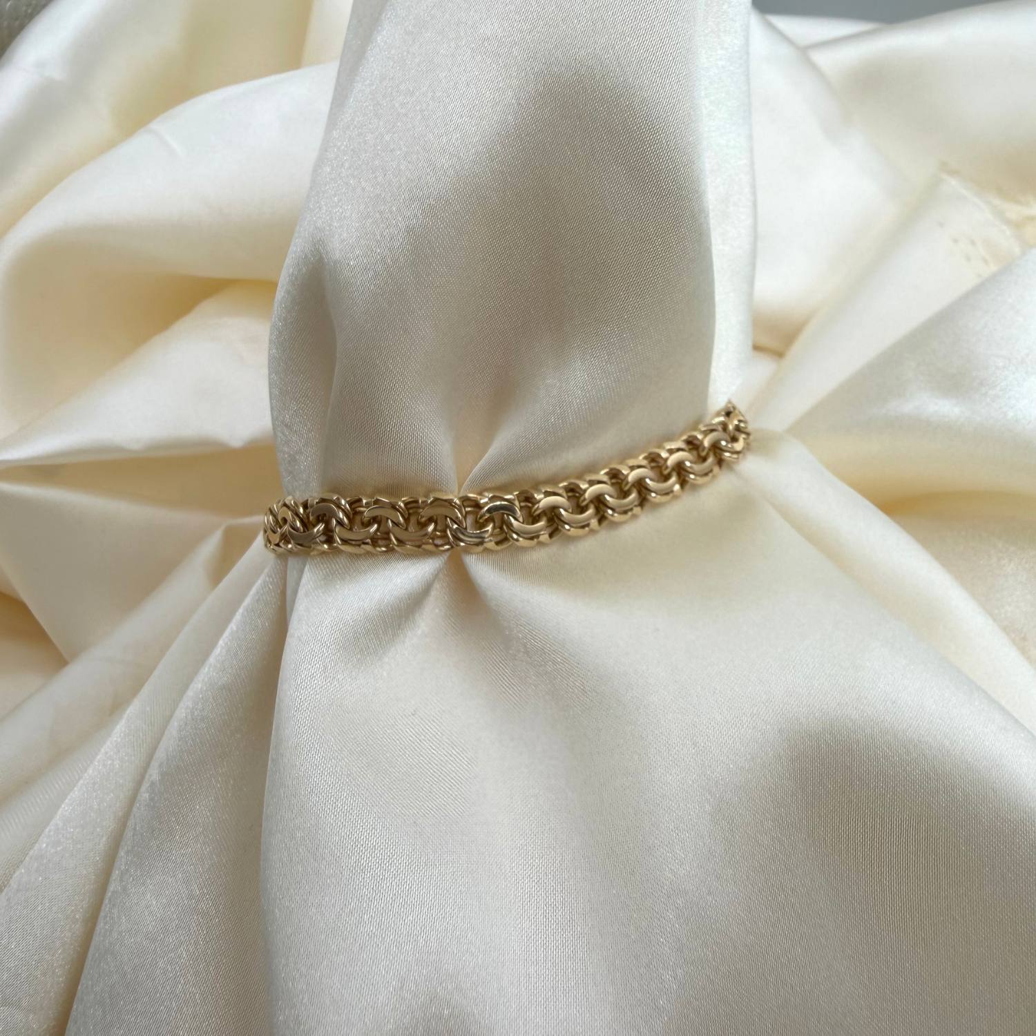 DETAIL240784