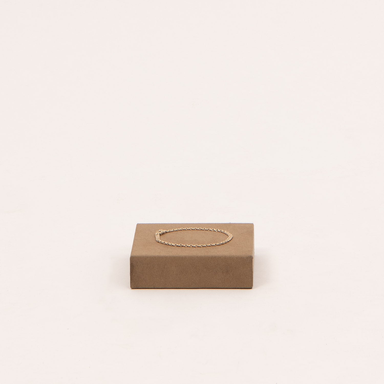 DETAIL240760