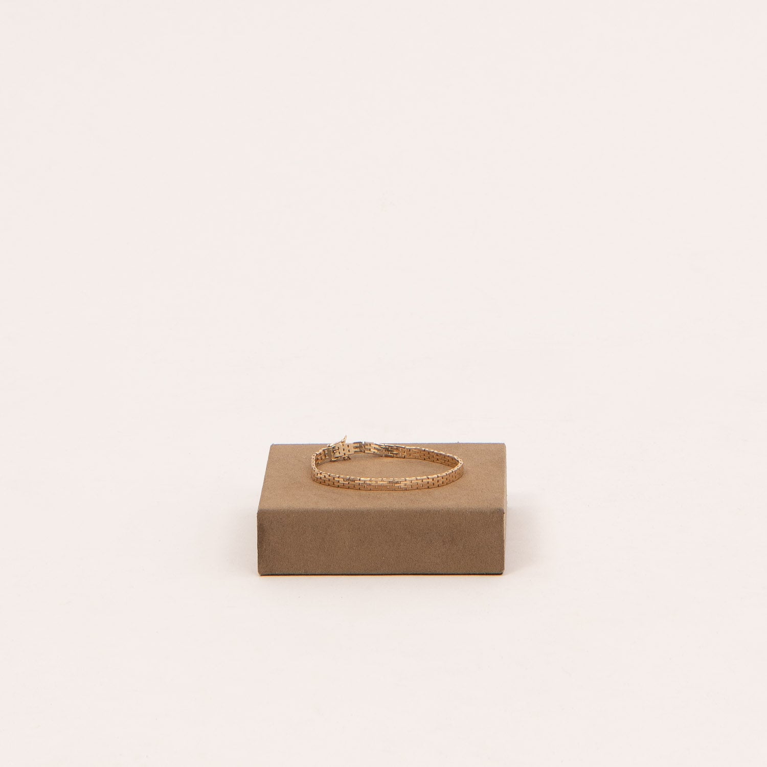 DETAIL240756