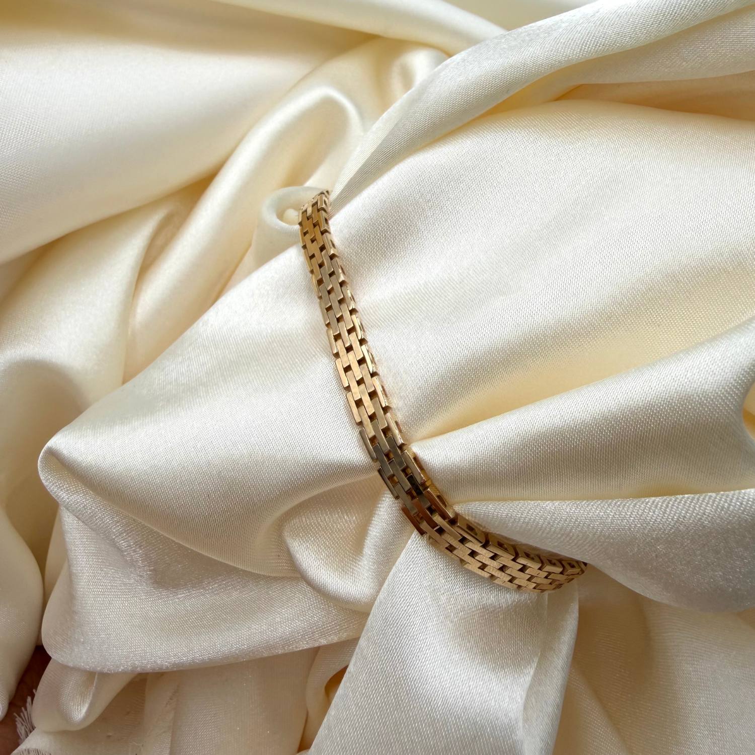 DETAIL240757