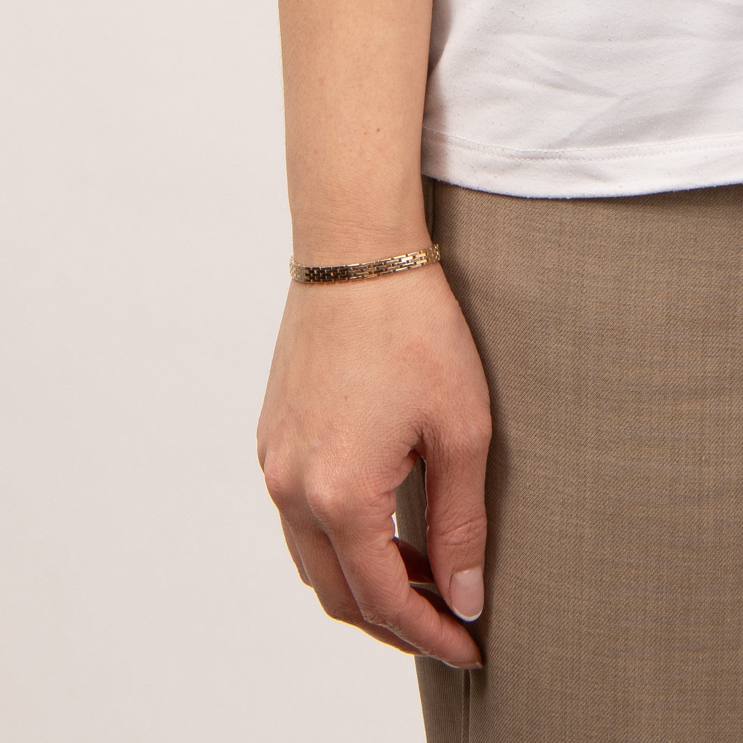 DETAIL240758