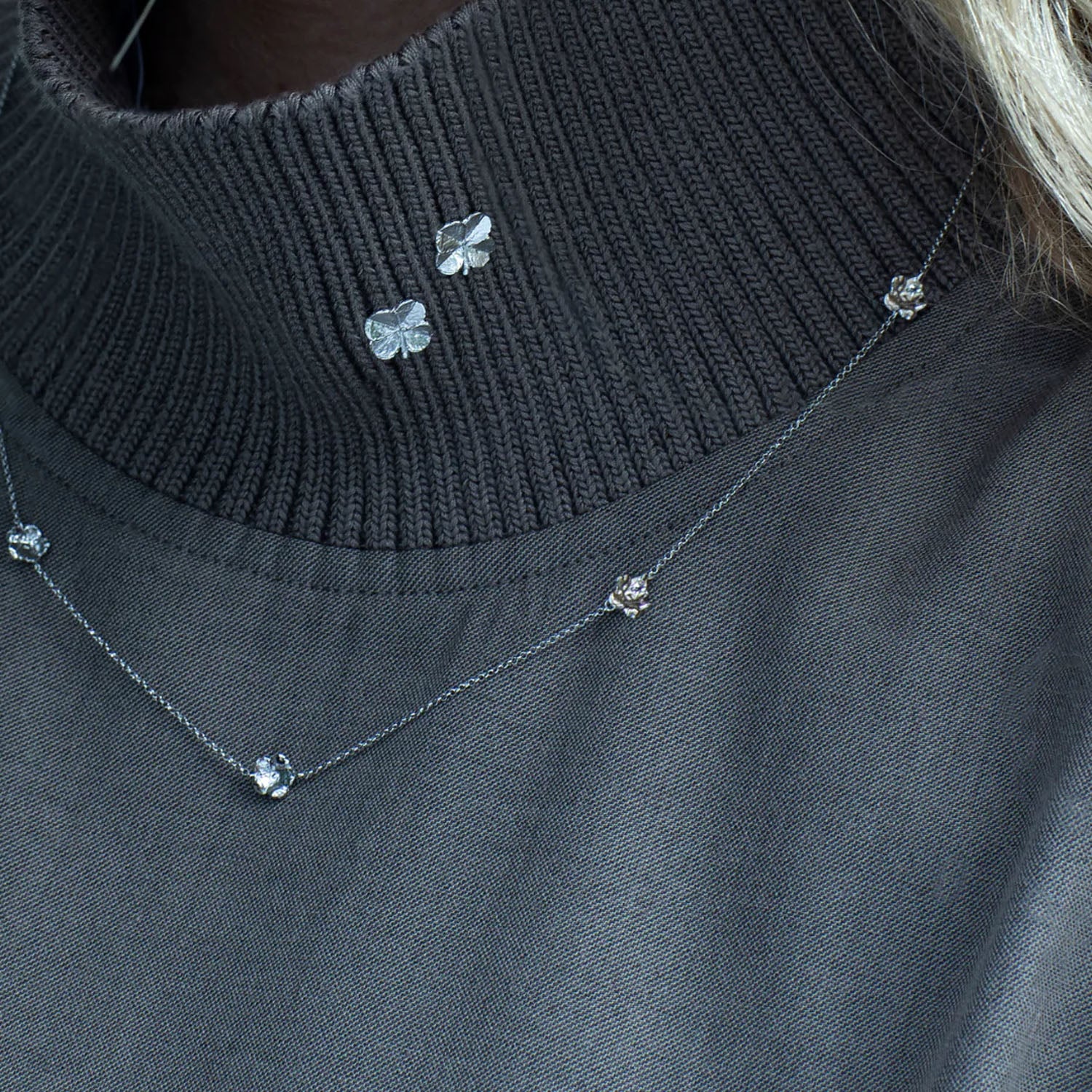 DETAIL231159