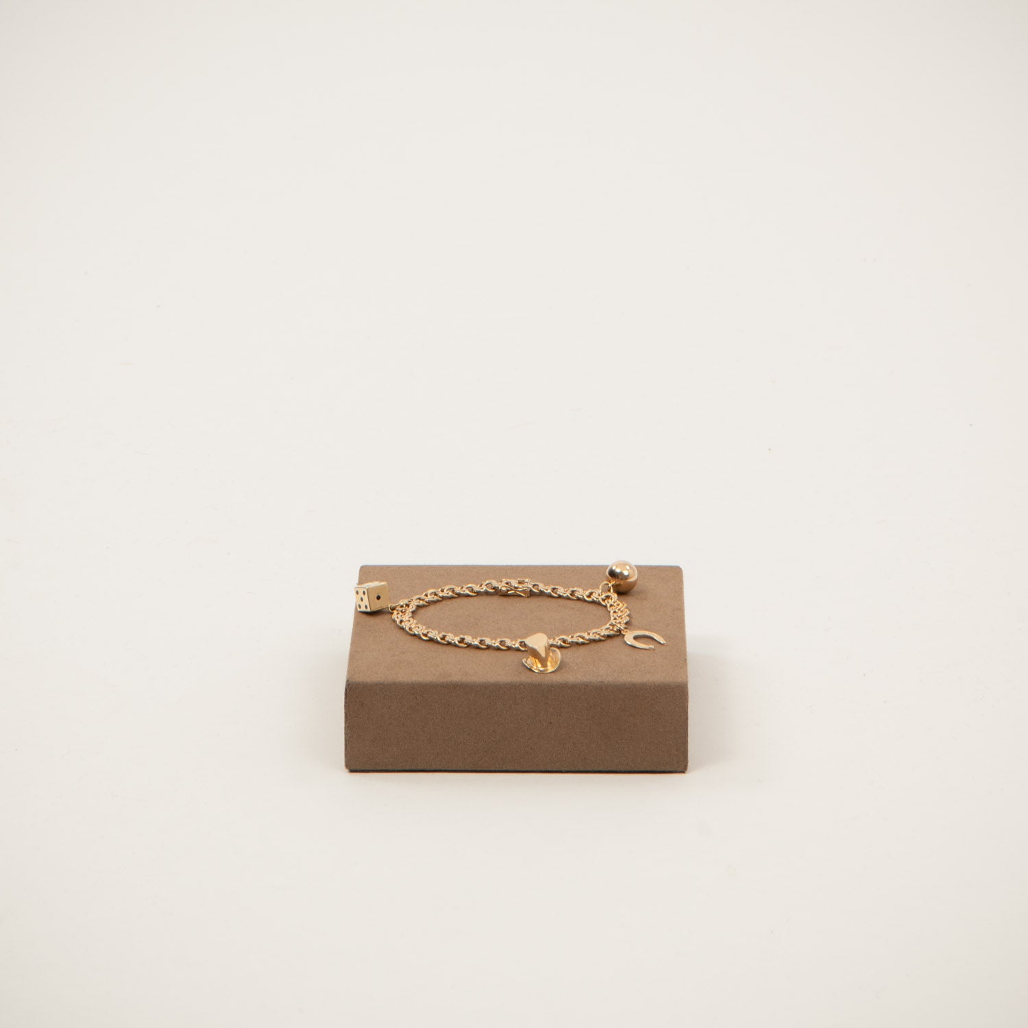 DETAIL223941