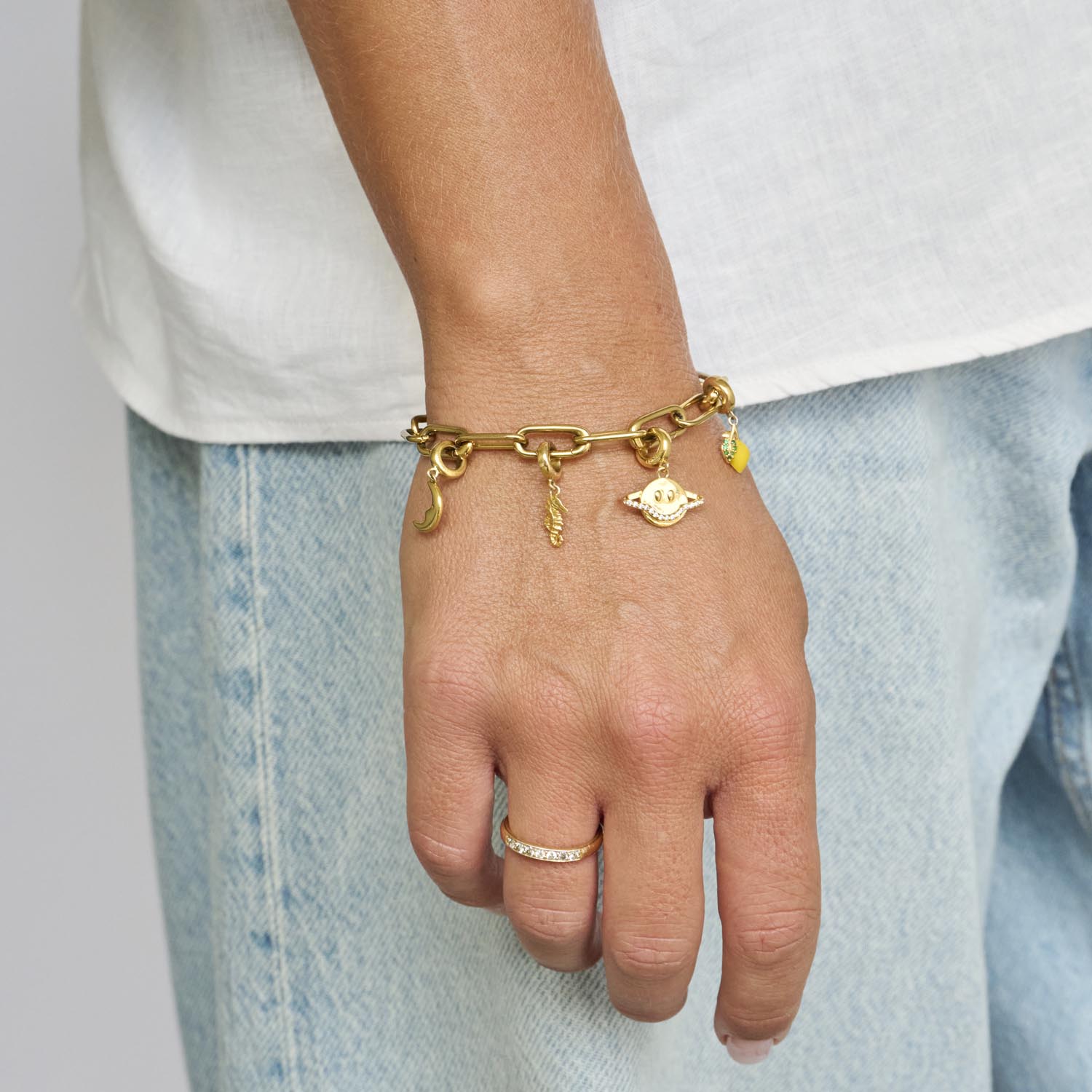DETAIL233369