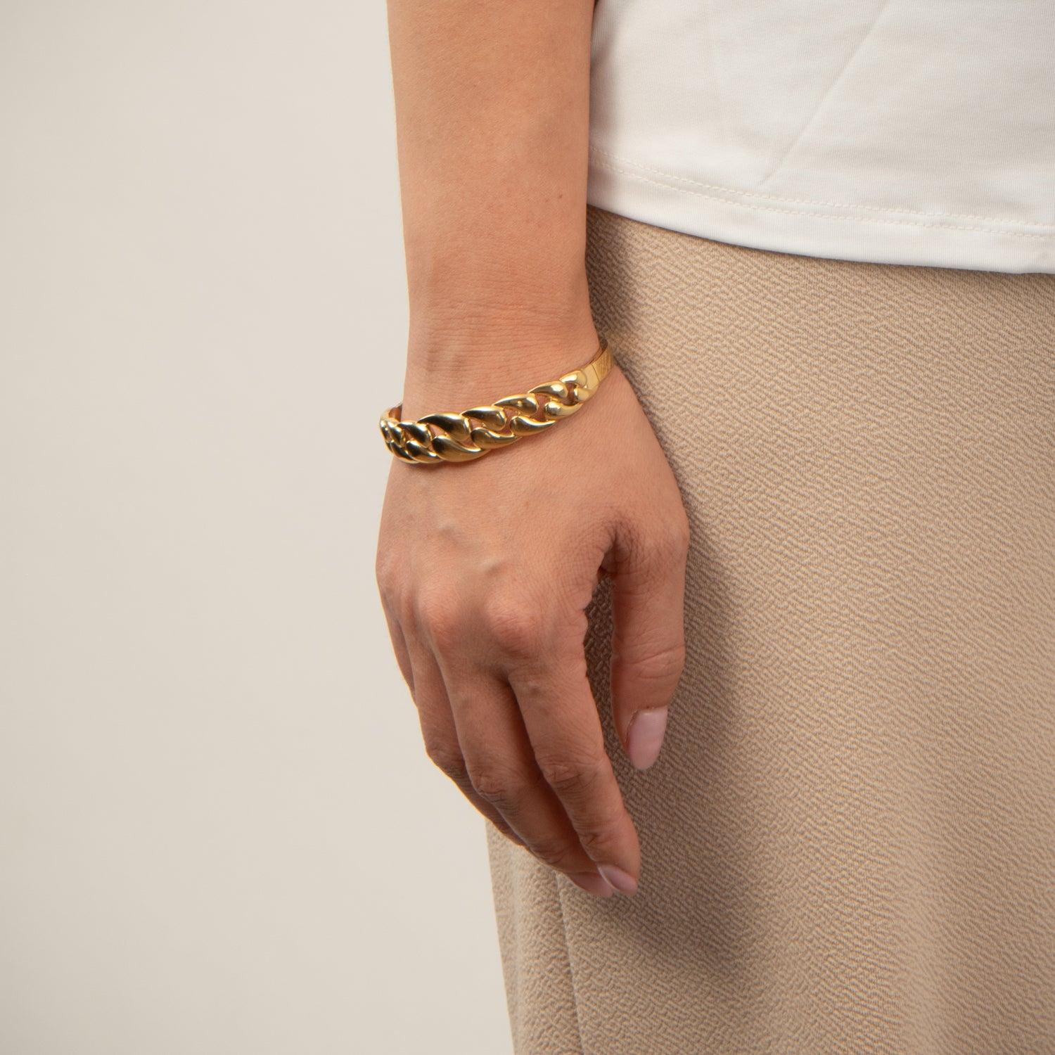 DETAIL232582